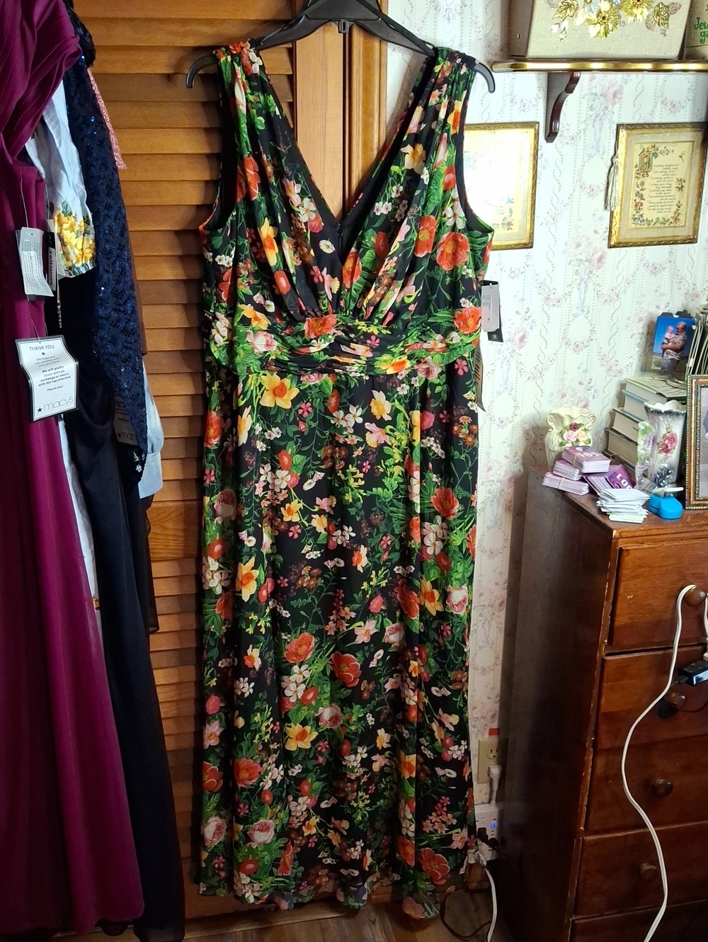 Betsy & Adam Floral V-Neck 22W Dress NWT